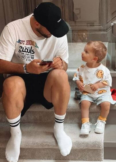 Luke Shaw with his son Reign.